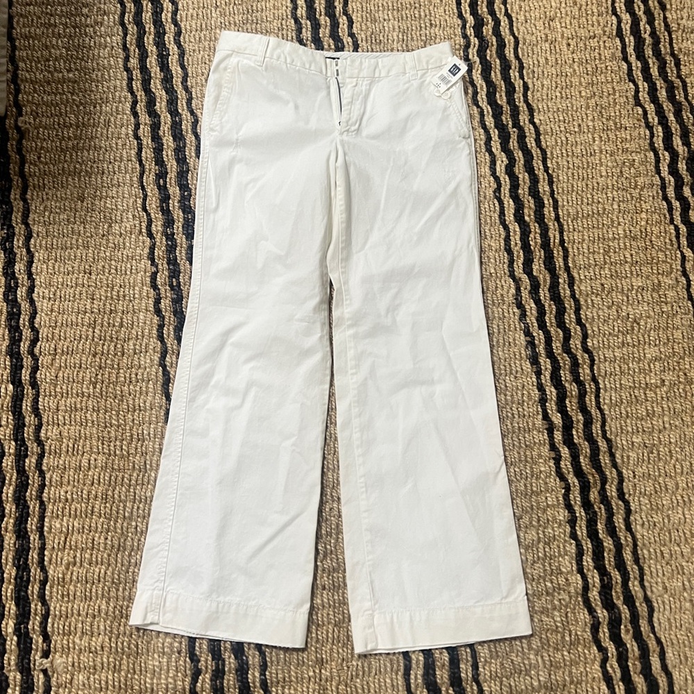 Gap Original Boy Cut, Ankle Length White pants. Size 8. New with tags.
